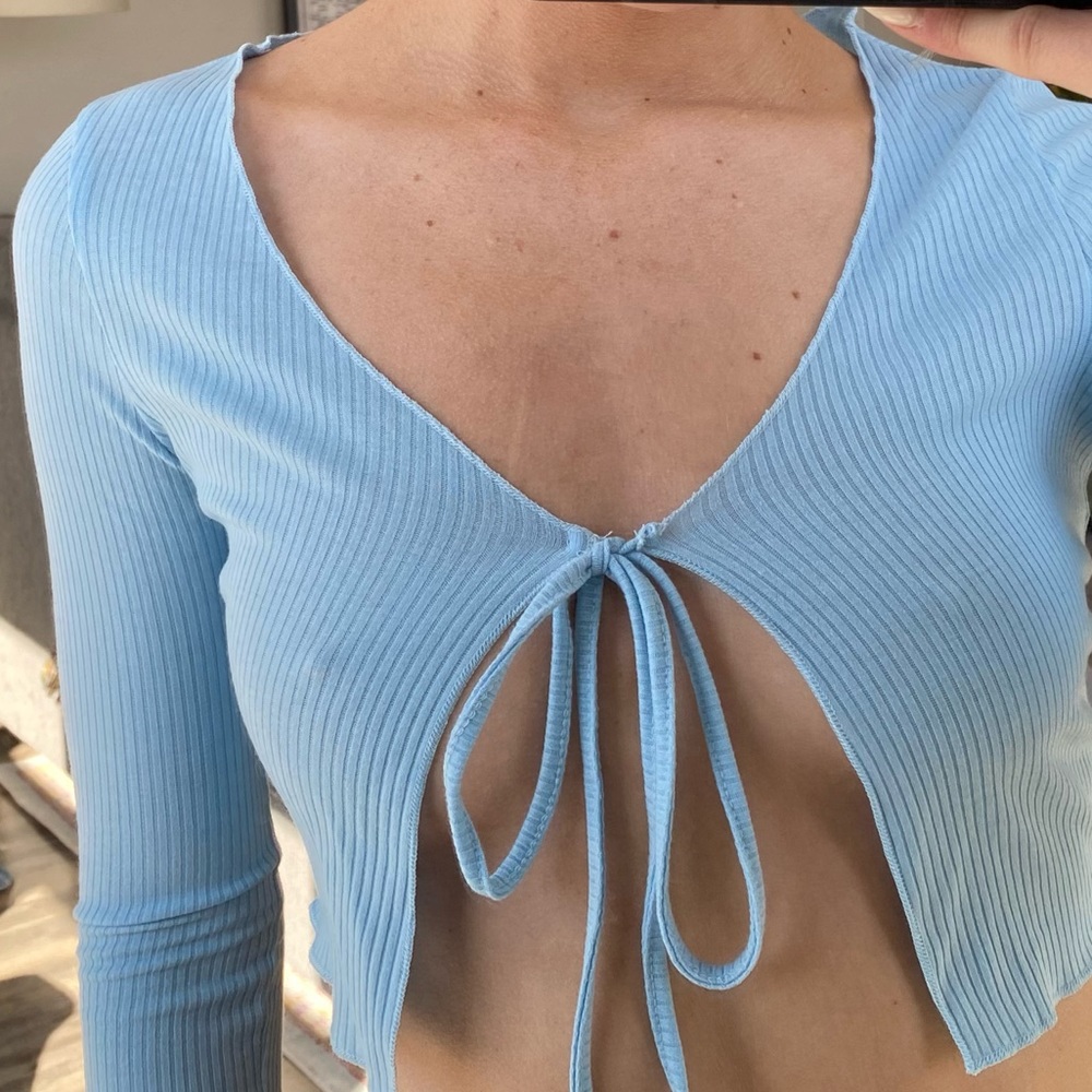 Long Sleeve Tie Front Crop Top